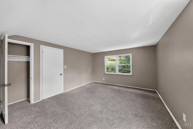 1703 Ashbrook Drive, Cincinnati, OH 45238