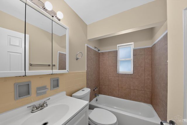 1703 Ashbrook Drive, Cincinnati, OH 45238