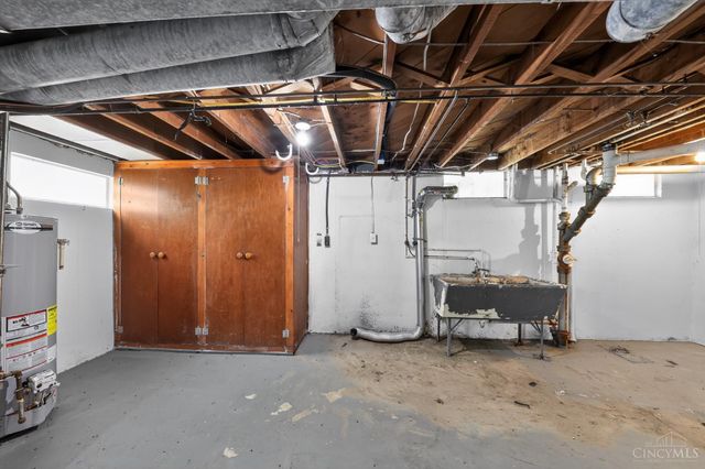1703 Ashbrook Drive, Cincinnati, OH 45238