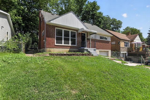 1703 Ashbrook Drive, Cincinnati, OH 45238