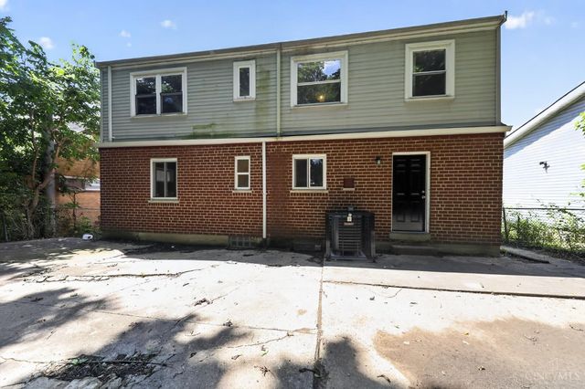 1703 Ashbrook Drive, Cincinnati, OH 45238