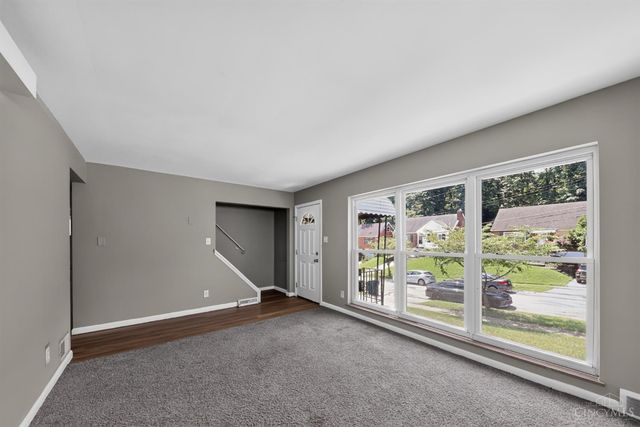 1703 Ashbrook Drive, Cincinnati, OH 45238