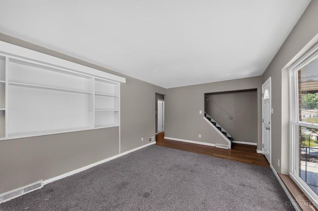 1703 Ashbrook Drive, Cincinnati, OH 45238