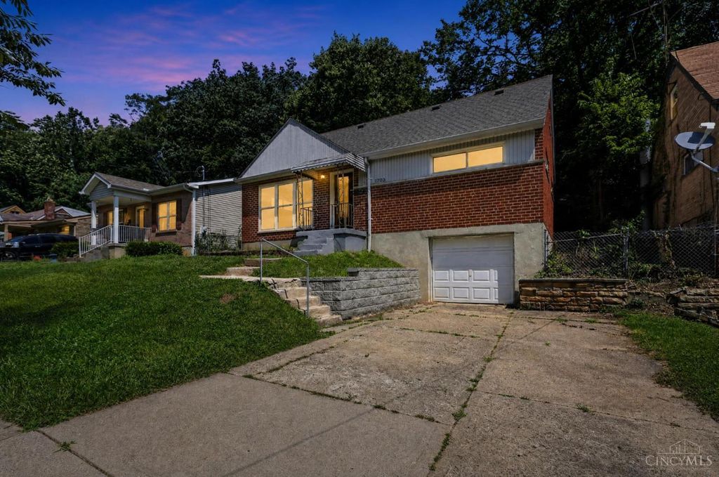 1703 Ashbrook Drive, Cincinnati, OH 45238