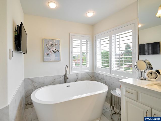 1380 Ranier Lp NW, Salem, OR 97304