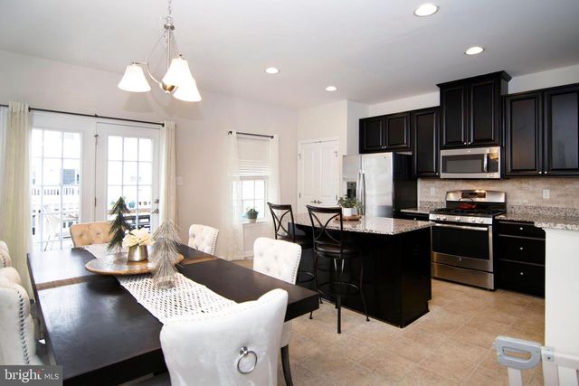 43 VILLAGE GREEN LN, Sicklerville, NJ 08081