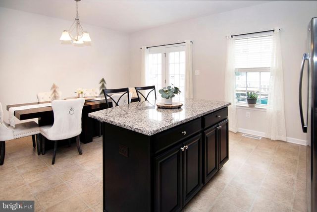 43 VILLAGE GREEN LN, Sicklerville, NJ 08081