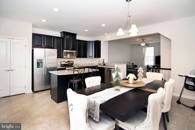 43 VILLAGE GREEN LN, Sicklerville, NJ 08081