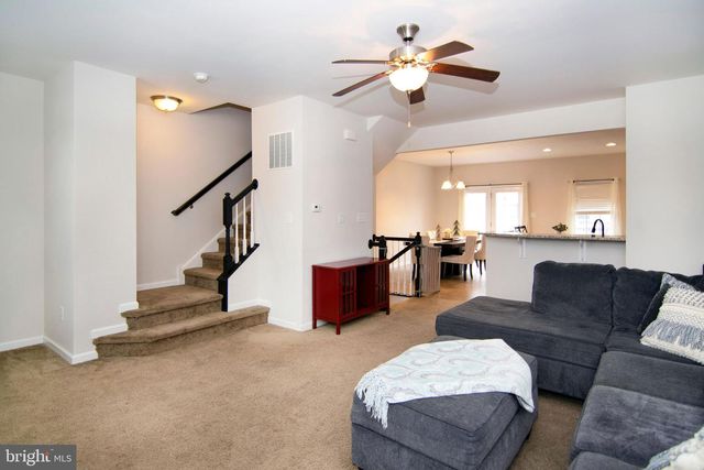 43 VILLAGE GREEN LN, Sicklerville, NJ 08081