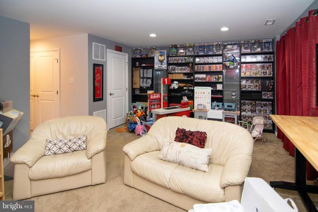 43 VILLAGE GREEN LN, Sicklerville, NJ 08081