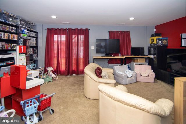 43 VILLAGE GREEN LN, Sicklerville, NJ 08081