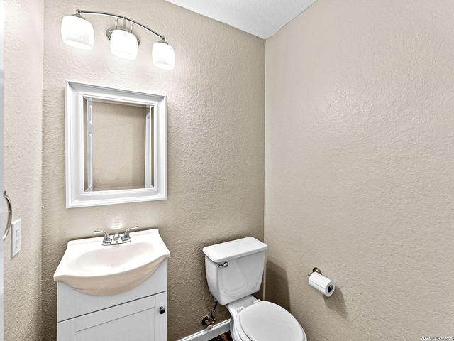 15515 Flowing Spring, San Antonio, TX 78247