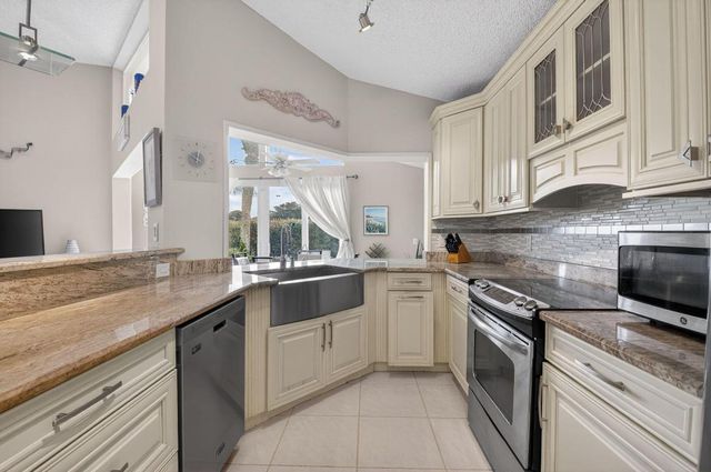 6165 Bay Isles Drive, Boynton Beach, FL 33437