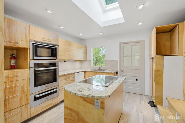 98 S Main Street S, Cranbury, NJ 08512
