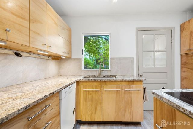 98 S Main Street S, Cranbury, NJ 08512