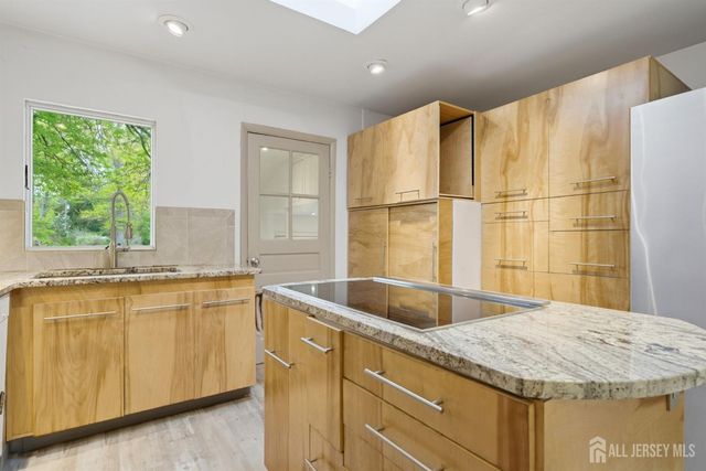 98 S Main Street S, Cranbury, NJ 08512