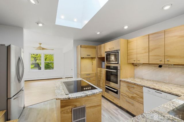 98 S Main Street S, Cranbury, NJ 08512