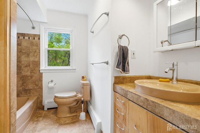 98 S Main Street S, Cranbury, NJ 08512