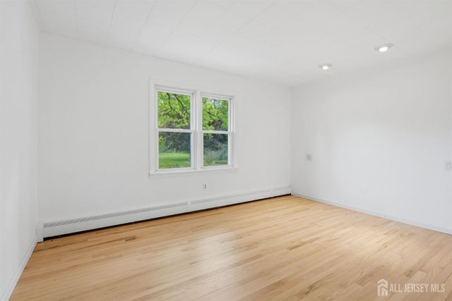 98 S Main Street S, Cranbury, NJ 08512