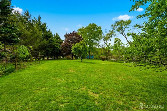 98 S Main Street S, Cranbury, NJ 08512