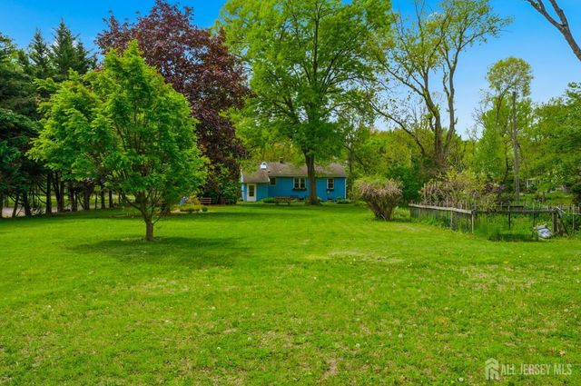 98 S Main Street S, Cranbury, NJ 08512