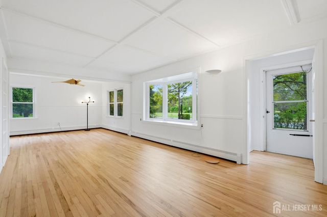 98 S Main Street S, Cranbury, NJ 08512