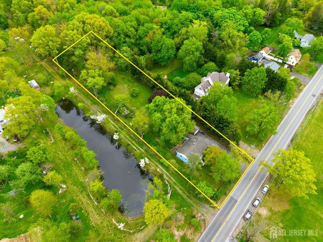 98 S Main Street S, Cranbury, NJ 08512