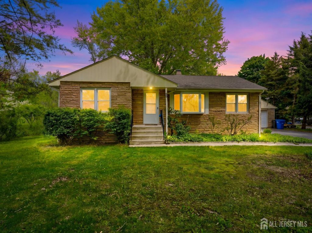 98 S Main Street S, Cranbury, NJ 08512