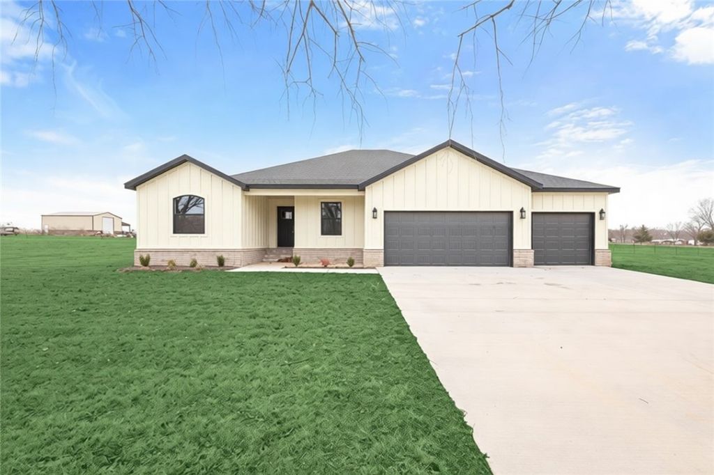 1145 John Renfroe Road, Pea Ridge, AR 72751