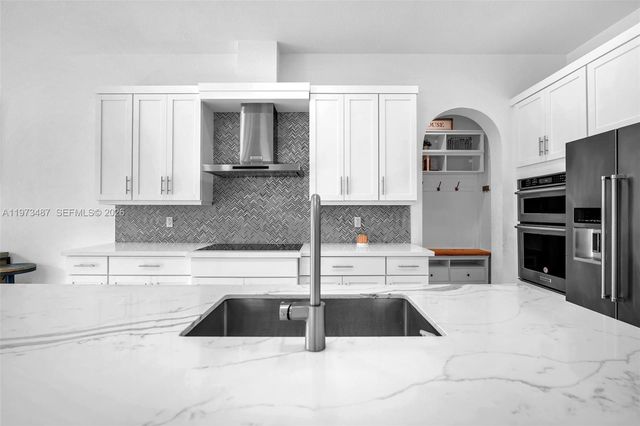 1052 SW 113th Way 1052, Pembroke Pines, FL 33025