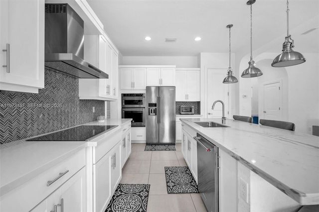 1052 SW 113th Way 1052, Pembroke Pines, FL 33025