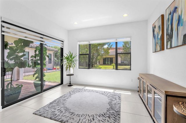 1052 SW 113th Way 1052, Pembroke Pines, FL 33025