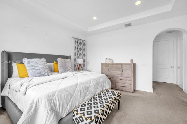 1052 SW 113th Way 1052, Pembroke Pines, FL 33025