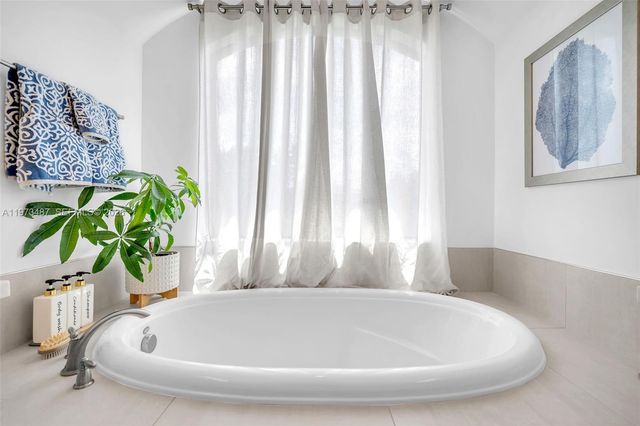 1052 SW 113th Way 1052, Pembroke Pines, FL 33025