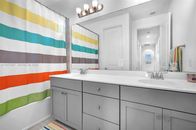 1052 SW 113th Way 1052, Pembroke Pines, FL 33025