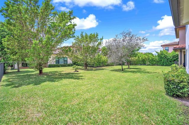 1052 SW 113th Way 1052, Pembroke Pines, FL 33025