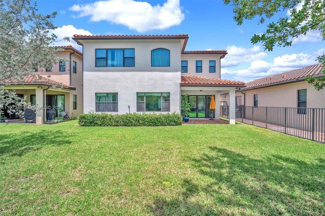 1052 SW 113th Way 1052, Pembroke Pines, FL 33025