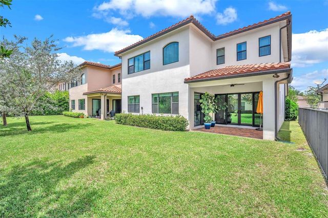 1052 SW 113th Way 1052, Pembroke Pines, FL 33025