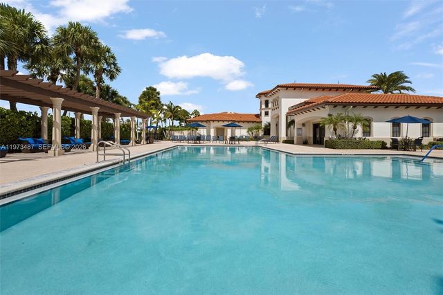 1052 SW 113th Way 1052, Pembroke Pines, FL 33025