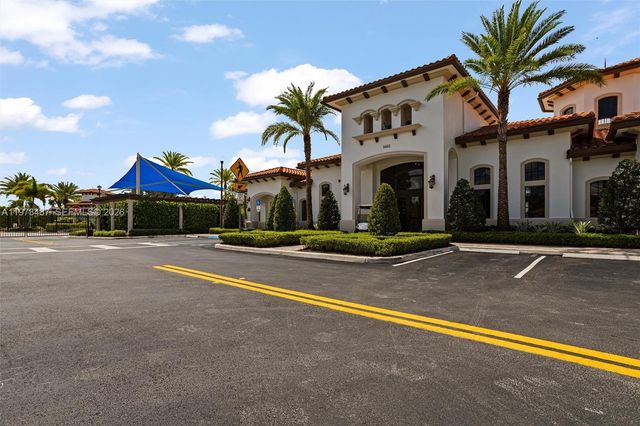 1052 SW 113th Way 1052, Pembroke Pines, FL 33025