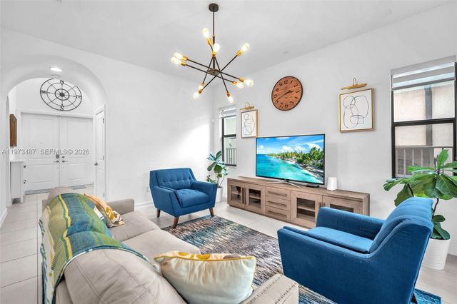 1052 SW 113th Way 1052, Pembroke Pines, FL 33025