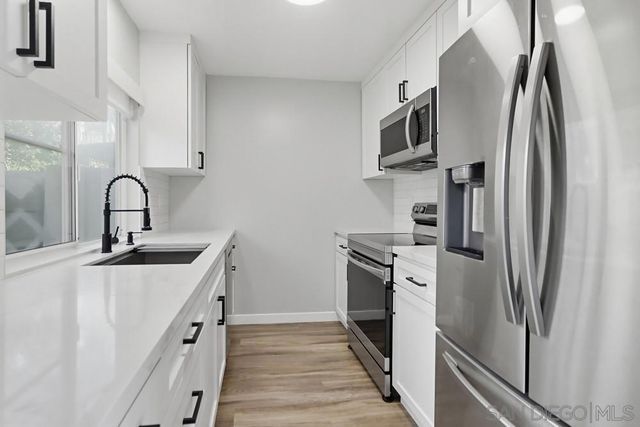 5516 Caminito Roberto, San Diego, CA 92111