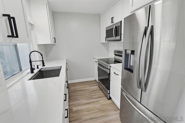 5516 Caminito Roberto, San Diego, CA 92111