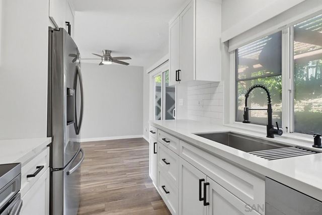 5516 Caminito Roberto, San Diego, CA 92111