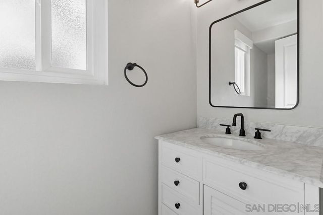 5516 Caminito Roberto, San Diego, CA 92111