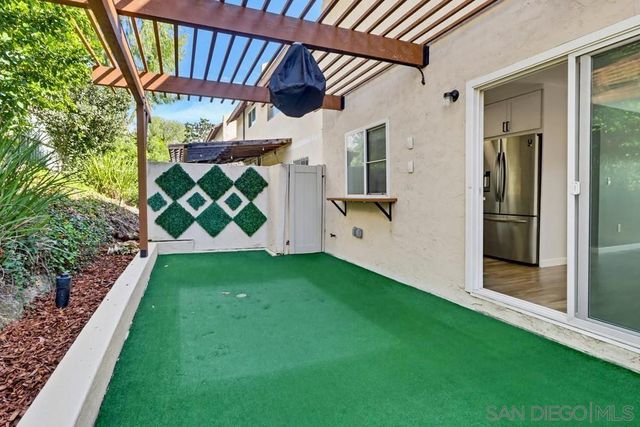 5516 Caminito Roberto, San Diego, CA 92111