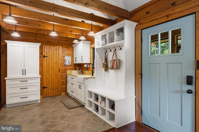 3967 HIDDEN VALLEY LN, Linden, VA 22642