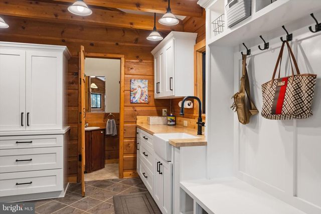 3967 HIDDEN VALLEY LN, Linden, VA 22642