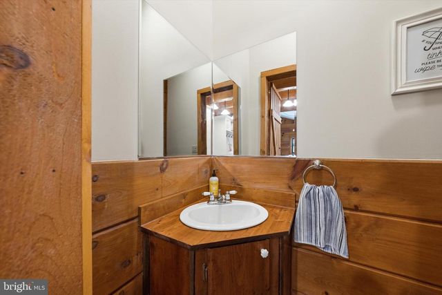 3967 HIDDEN VALLEY LN, Linden, VA 22642