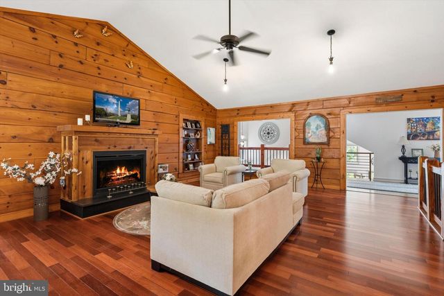 3967 HIDDEN VALLEY LN, Linden, VA 22642